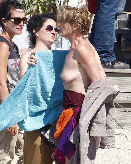 Naakte gelekte OnlyFans-foto van Emma Thompson
