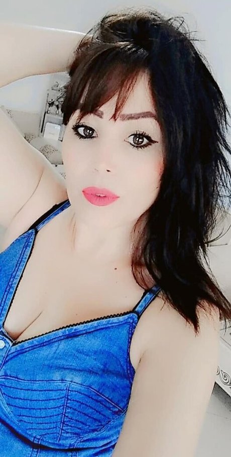 Naakte gelekte OnlyFans-foto van Aida Saad