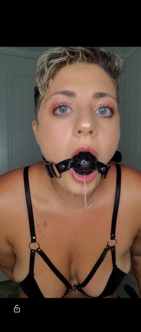 Naakte gelekte OnlyFans-foto van Callmemiag
