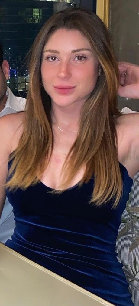Naakte gelekte OnlyFans-foto van Mia Bar