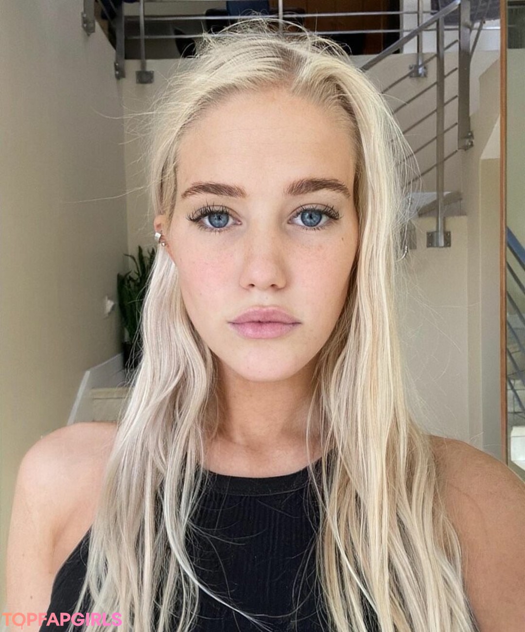 Naakte gelekte OnlyFans-foto van Louisabooysen #2 Naakte gelekte OnlyFans-foto van Louisabooysen #2