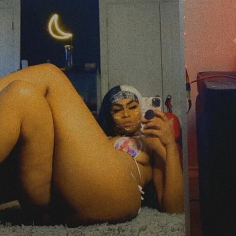 Naakte gelekte OnlyFans-foto van Tenuzen