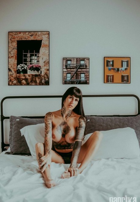 Naakte gelekte OnlyFans-foto van Witch Love