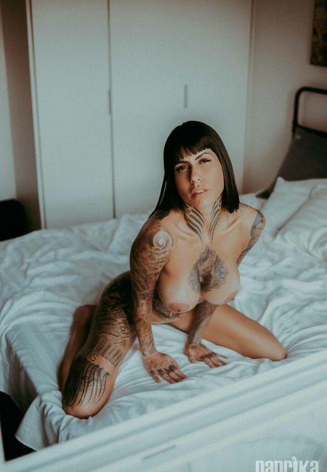Naakte gelekte OnlyFans-foto van Witch Love