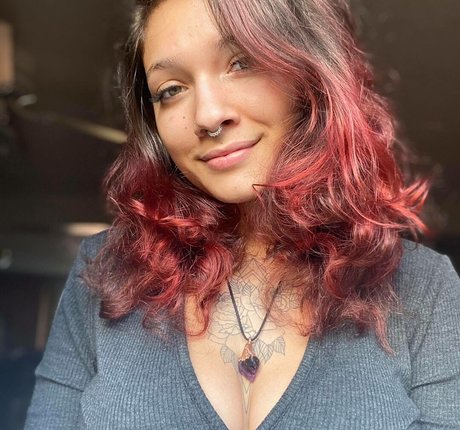 Naakte gelekte OnlyFans-foto van Rainbownymph