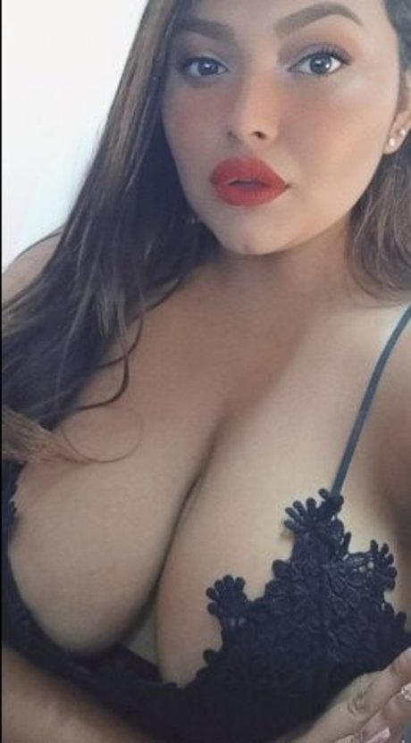 Naakte gelekte OnlyFans-foto van Lauren Rouse