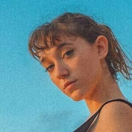 Naakte gelekte OnlyFans-foto van Maya Gott