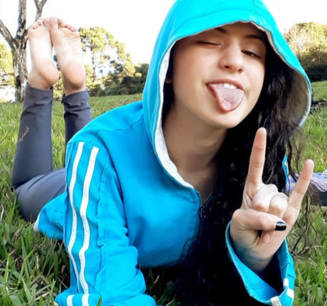 Naakte gelekte OnlyFans-foto van Friends Pretty Feet