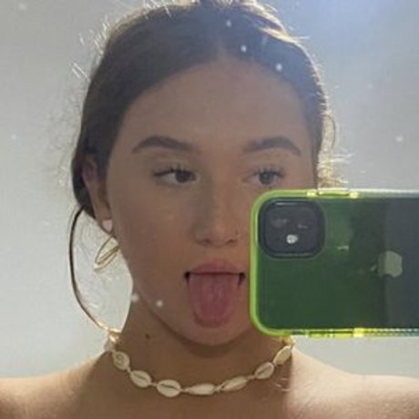 Naakte gelekte OnlyFans-foto van Yellowmonkeys