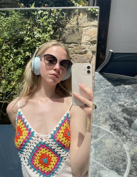 Naakte gelekte OnlyFans-foto van Crochet Tops
