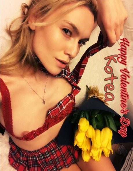 Naakte gelekte OnlyFans-foto van Olia Tira
