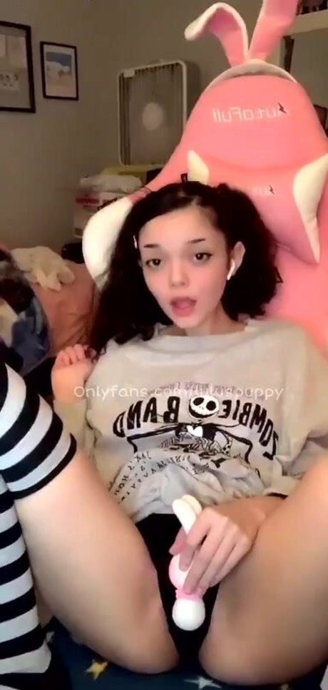 Naakte gelekte OnlyFans-foto van Strawberryypuppi