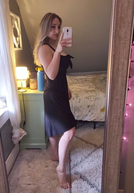 Naakte gelekte OnlyFans-foto van Juliatvgames