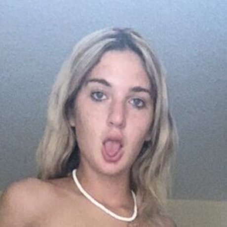 Naakte gelekte OnlyFans-foto van Kayce Ryder