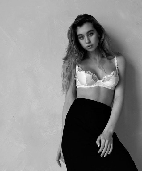 Naakte gelekte OnlyFans-foto van Diana Pozhidaeva