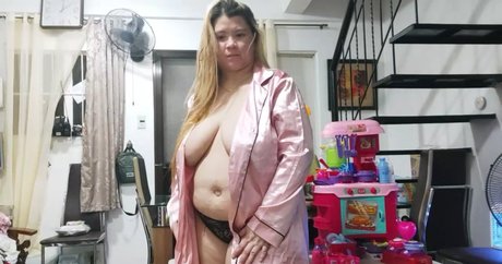 Naakte gelekte OnlyFans-foto van Wanna Bels