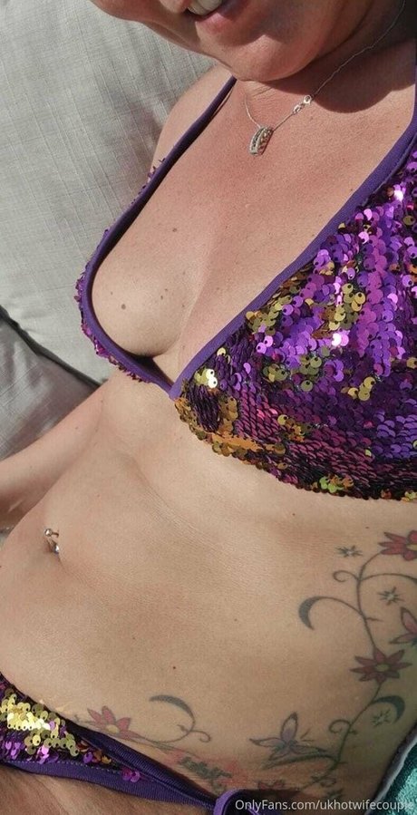 Naakte gelekte OnlyFans-foto van Ukhotwife
