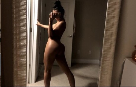 Naakte gelekte OnlyFans-foto van Lola Anne