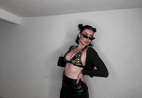 Naakte gelekte OnlyFans-foto van Alison Estrada