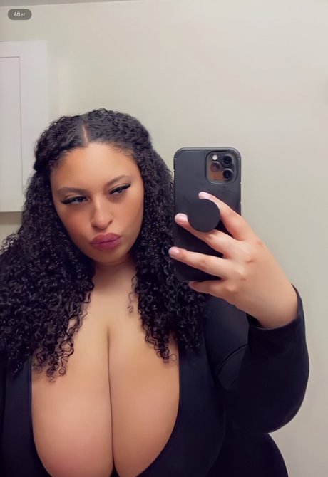 Naakte gelekte OnlyFans-foto van Thegirlofyourdreamz