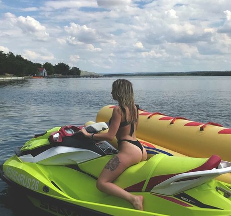 Naakte gelekte OnlyFans-foto van Kiwichka