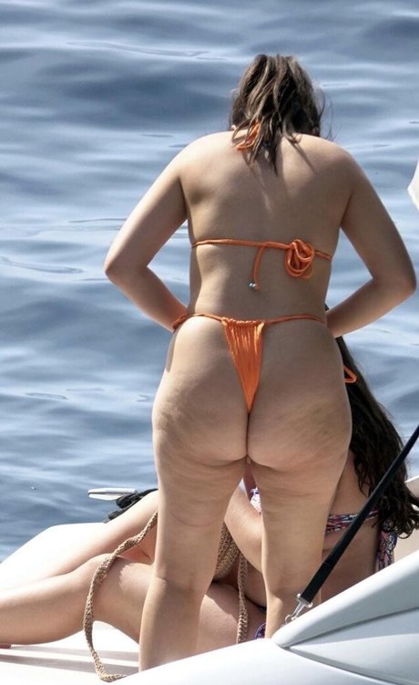 Naakte gelekte OnlyFans-foto van Camilla Cabelo
