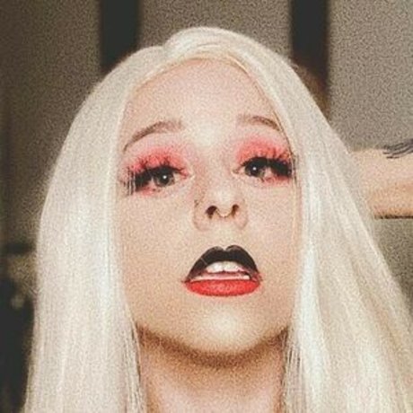 Naakte gelekte OnlyFans-foto van Jenkilzum