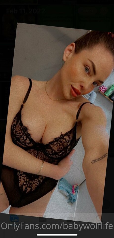 Naakte gelekte OnlyFans-foto van Babywolflife