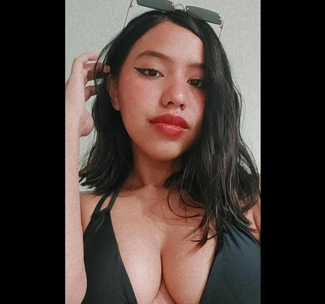 Naakte gelekte OnlyFans-foto van Inoheli