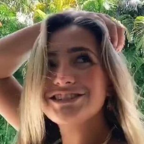 Naakte gelekte OnlyFans-foto van Juliana Sanchez