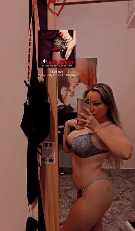 Naakte gelekte OnlyFans-foto van Bun1aca