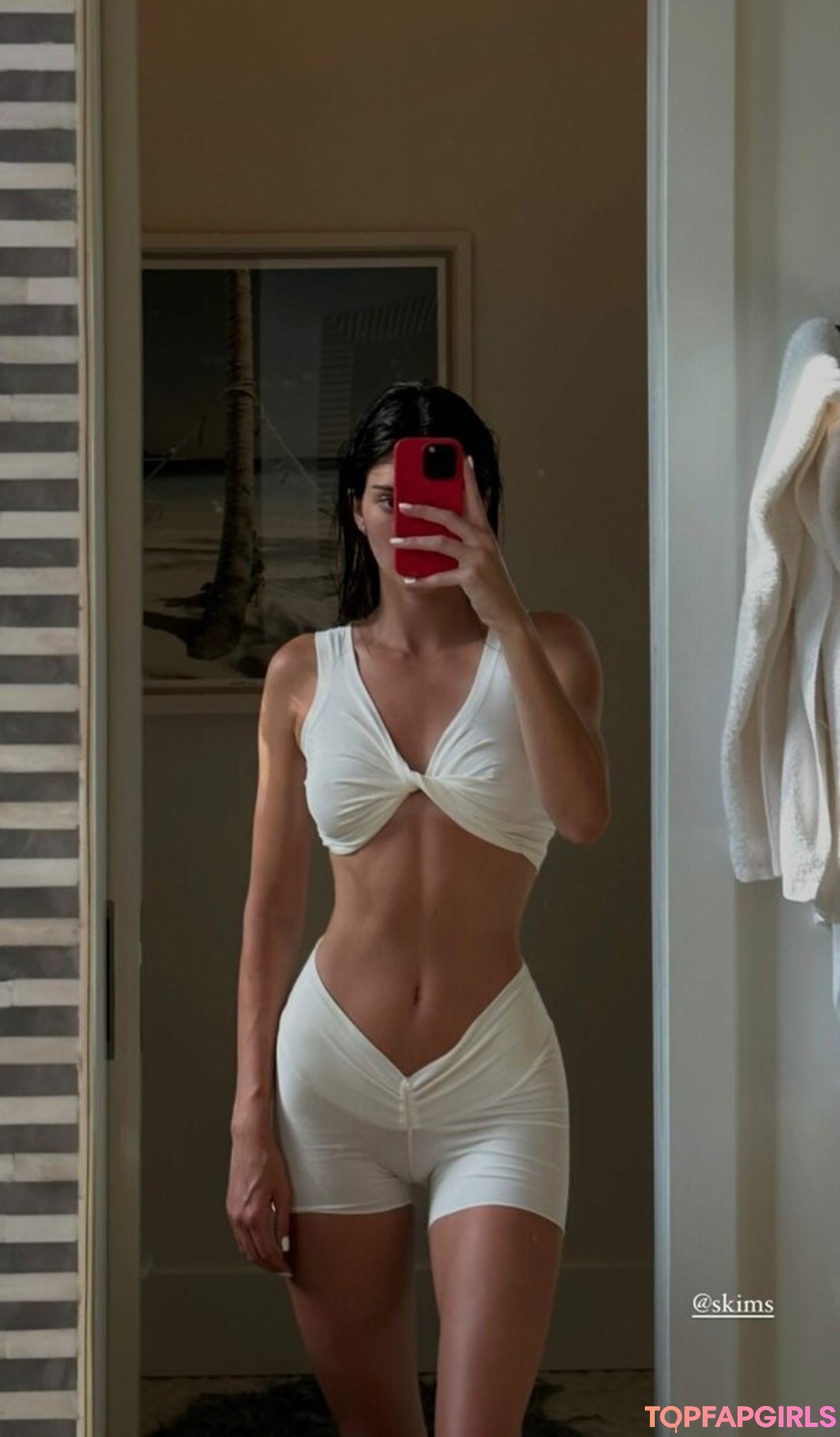 Naakte gelekte OnlyFans-foto van Kendall Jenner #1922
