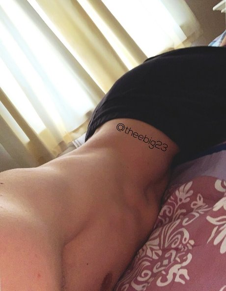 Naakte gelekte OnlyFans-foto van Theerealmrbig