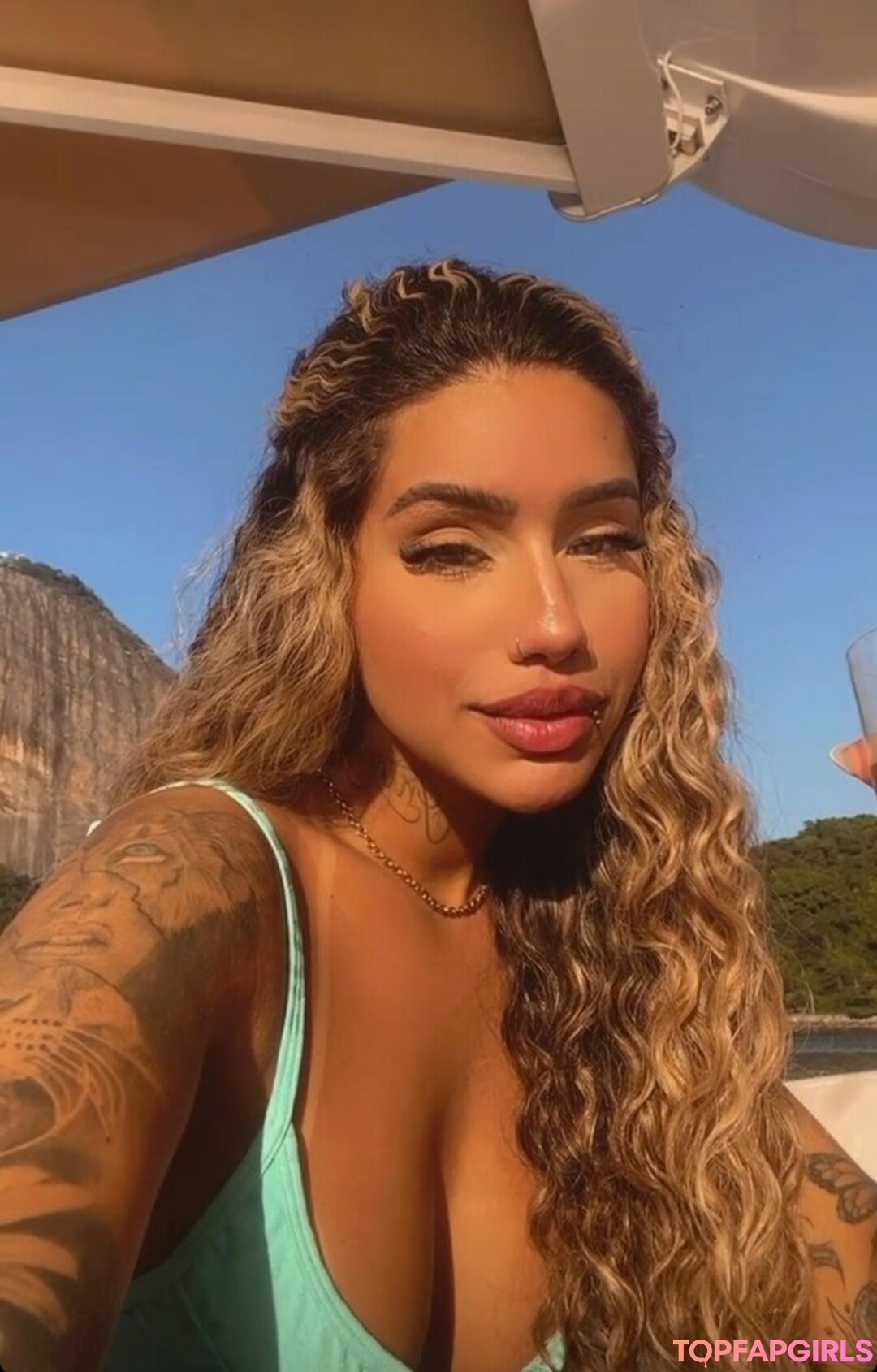 Naakte gelekte OnlyFans-foto van Muito Linda #395 Naakte gelekte OnlyFans-foto van Muito Linda #395