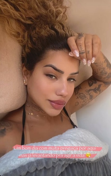 Naakte gelekte OnlyFans-foto van Muito Linda