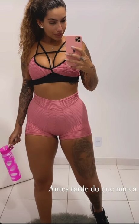 Naakte gelekte OnlyFans-foto van Muito Linda