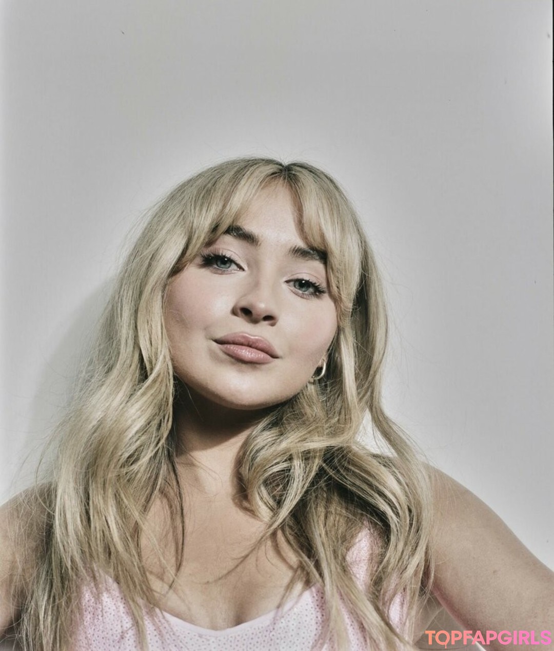 Naakte gelekte OnlyFans-foto van Sabrina Carpenter #1009