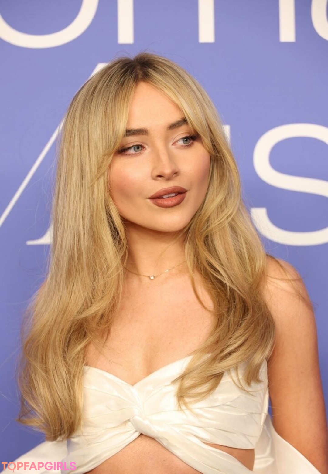 Naakte gelekte OnlyFans-foto van Sabrina Carpenter #1046