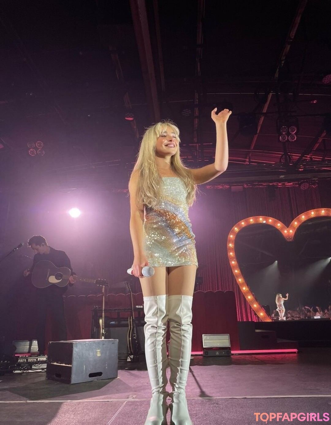 Naakte gelekte OnlyFans-foto van Sabrina Carpenter #1152
