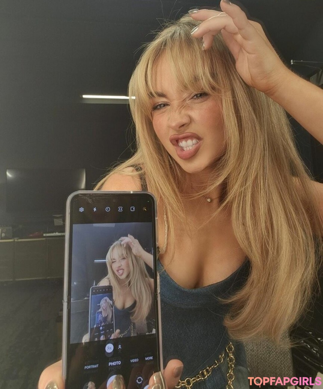 Naakte gelekte OnlyFans-foto van Sabrina Carpenter #1199