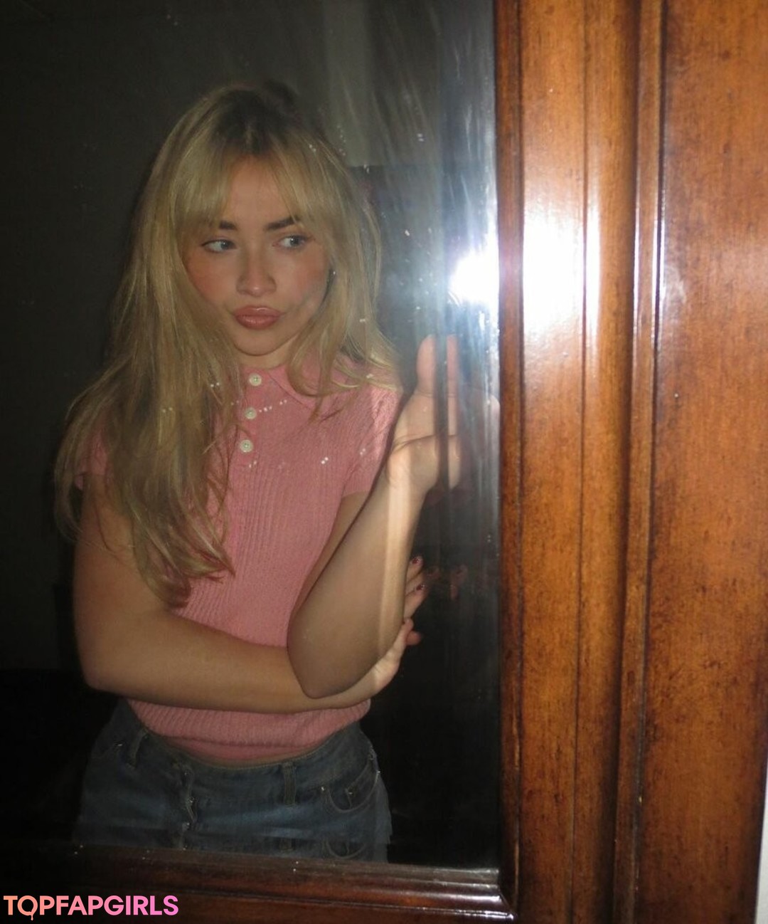 Naakte gelekte OnlyFans-foto van Sabrina Carpenter #1264