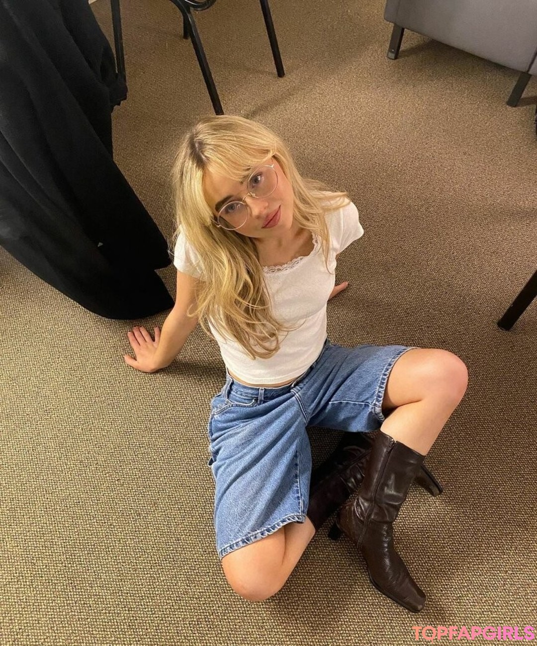 Naakte gelekte OnlyFans-foto van Sabrina Carpenter #1268