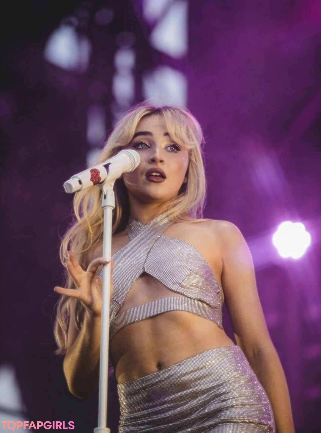 Naakte gelekte OnlyFans-foto van Sabrina Carpenter #1315