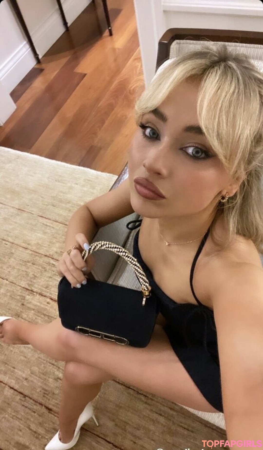 Naakte gelekte OnlyFans-foto van Sabrina Carpenter #1342