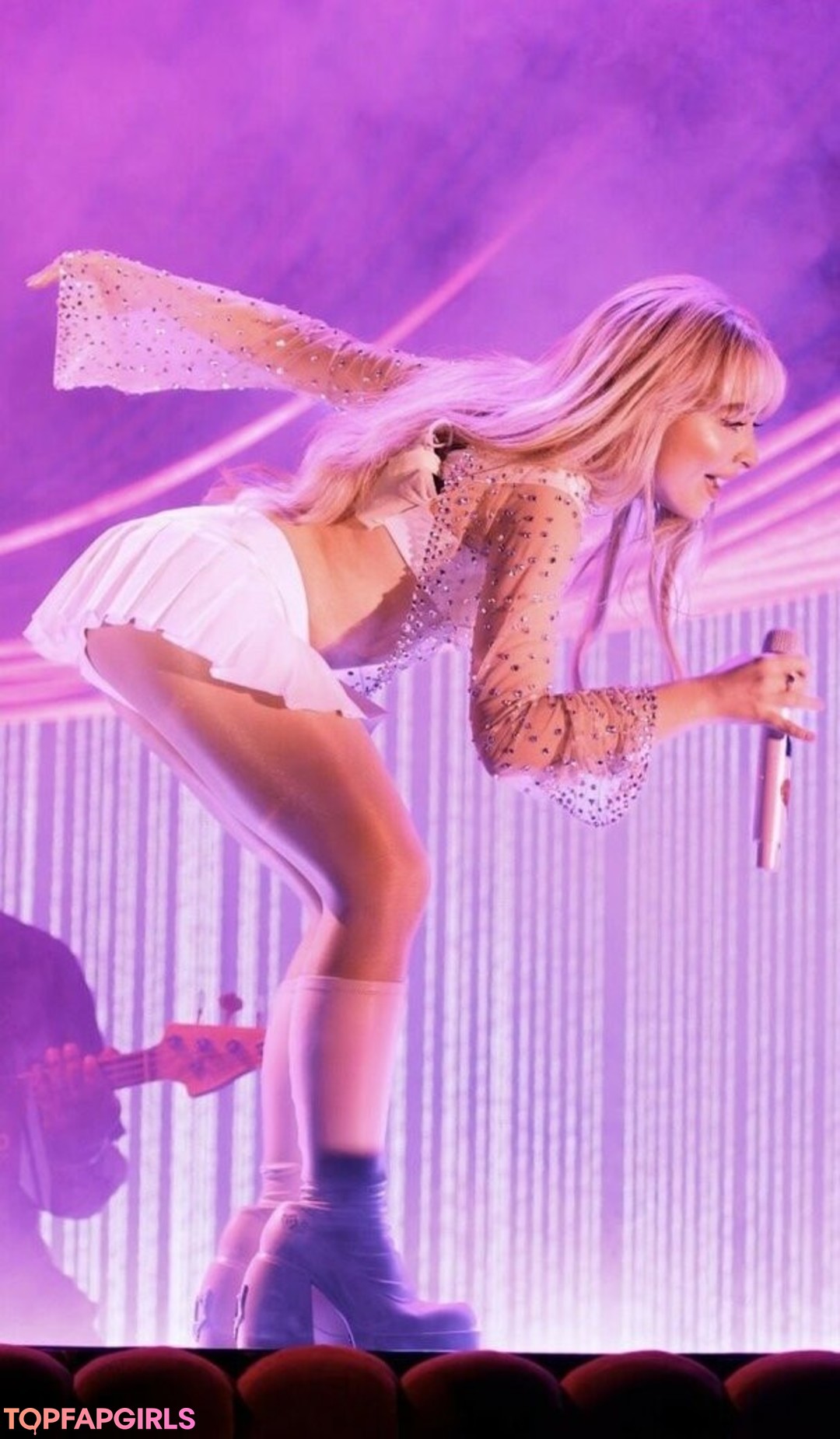 Naakte gelekte OnlyFans-foto van Sabrina Carpenter #1405