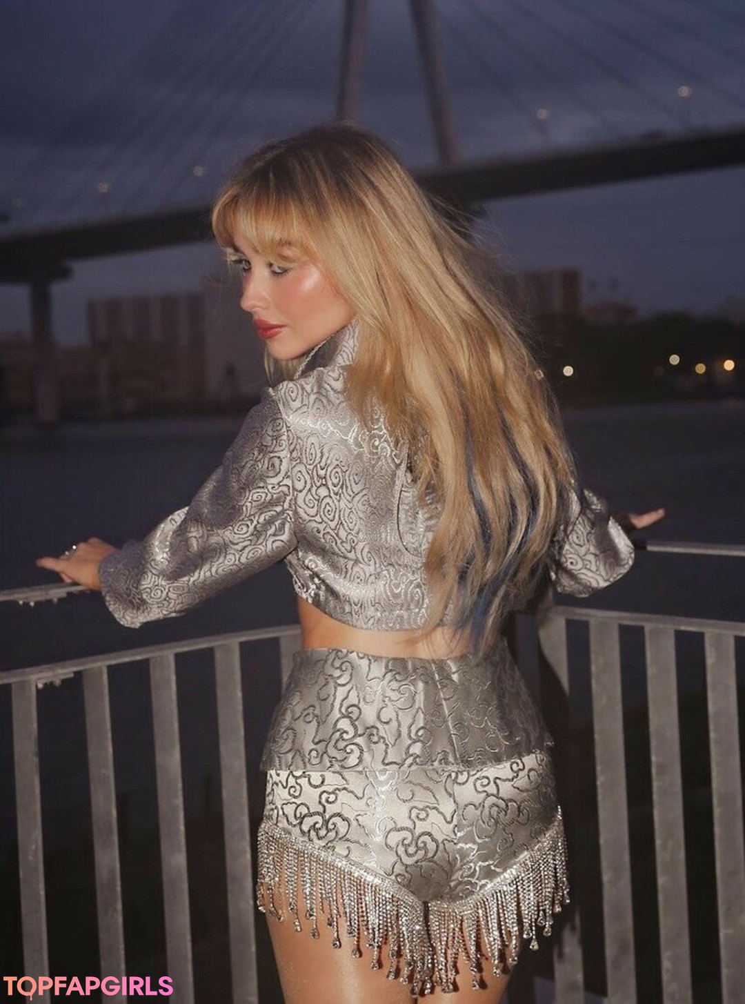 Naakte gelekte OnlyFans-foto van Sabrina Carpenter #1464