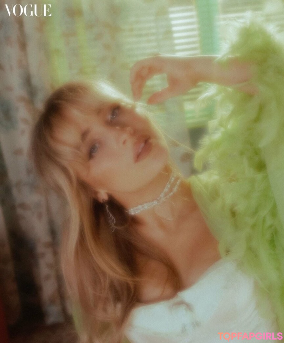 Naakte gelekte OnlyFans-foto van Sabrina Carpenter #1534