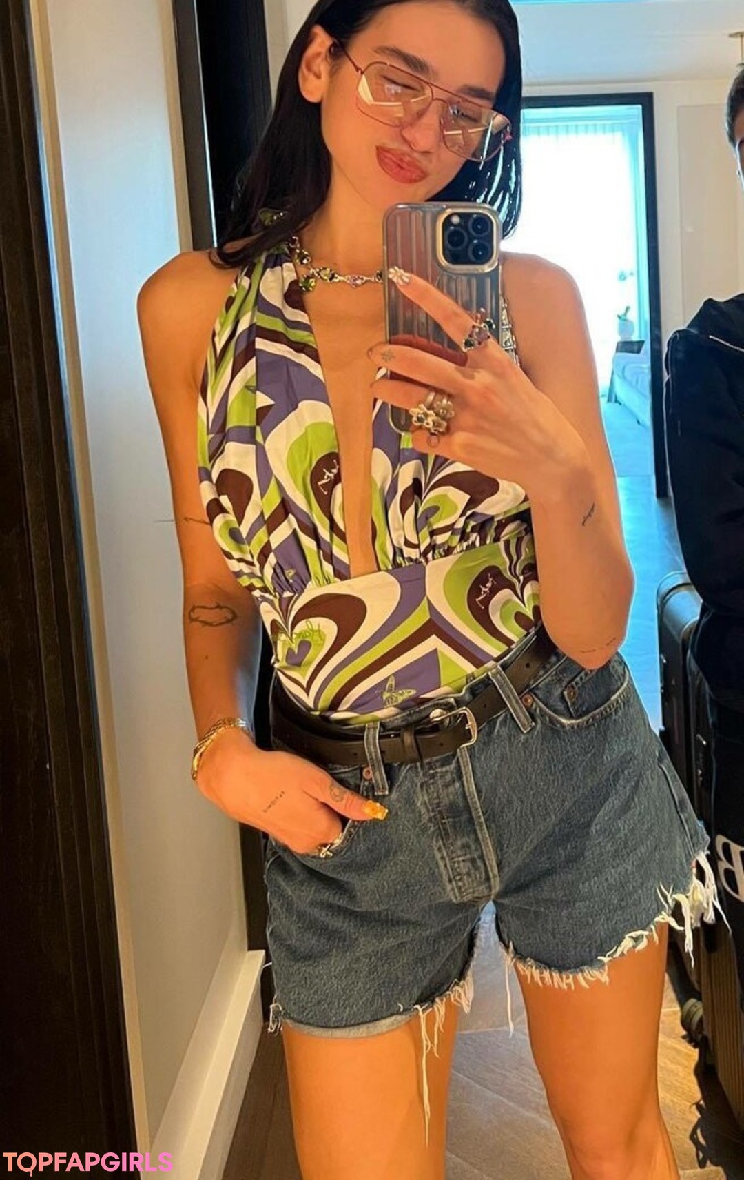 Naakte gelekte OnlyFans-foto van Dua Lipa #1061