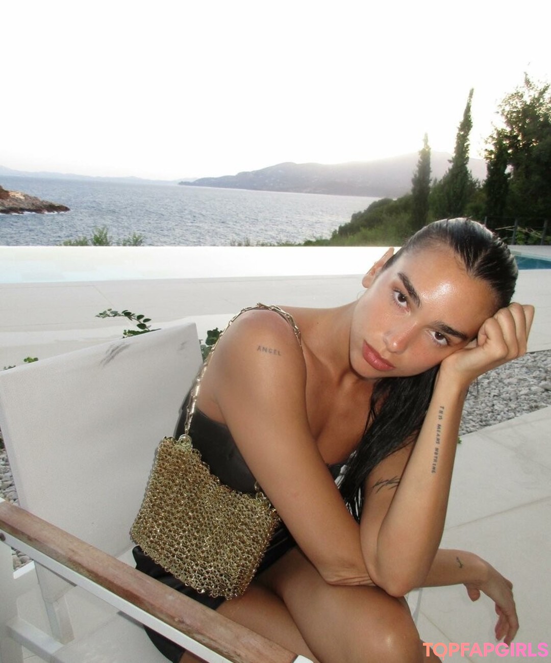 Naakte gelekte OnlyFans-foto van Dua Lipa #1134