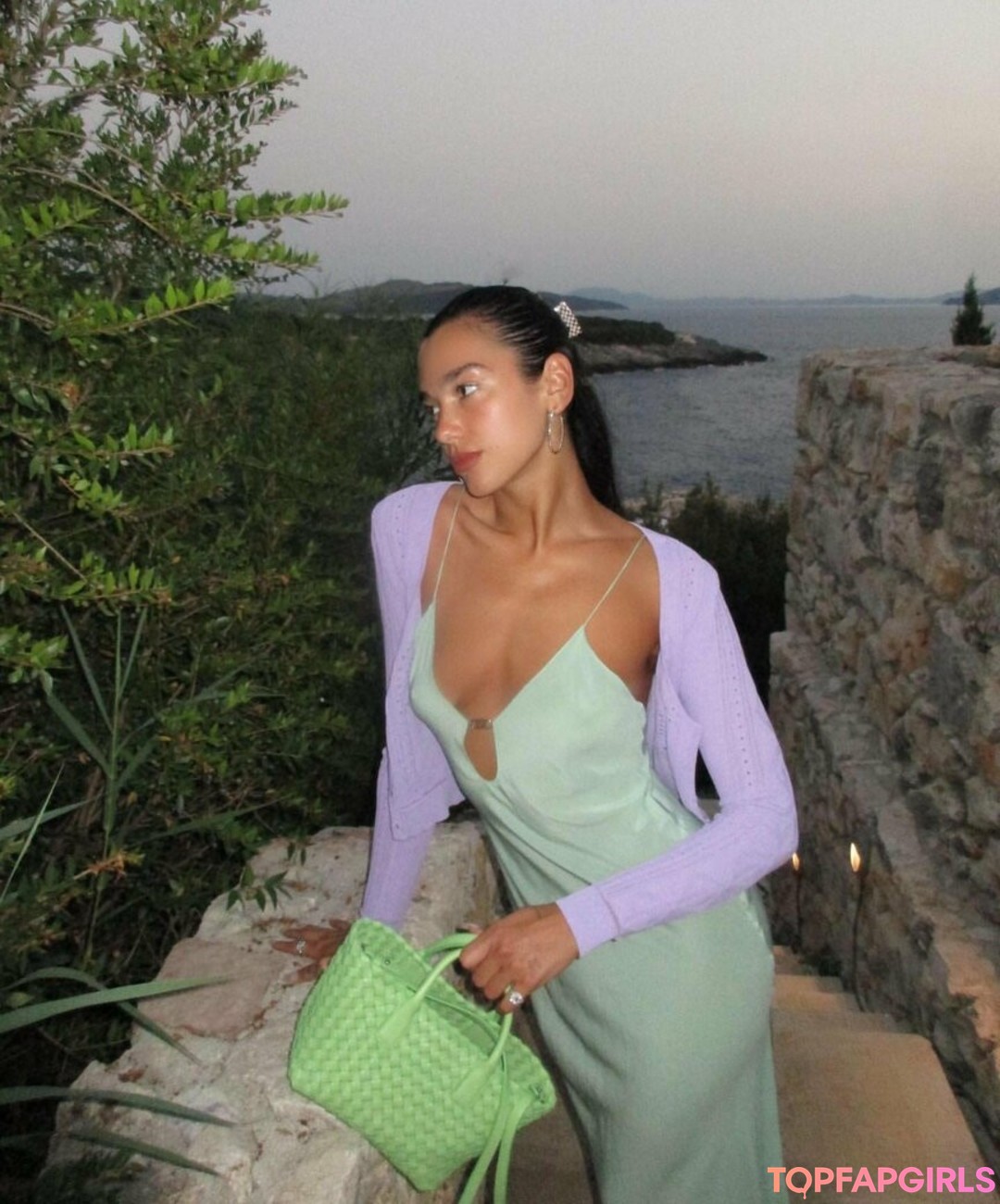 Naakte gelekte OnlyFans-foto van Dua Lipa #1157